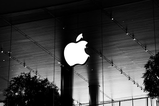 Black and white Apple logo on a dark background.